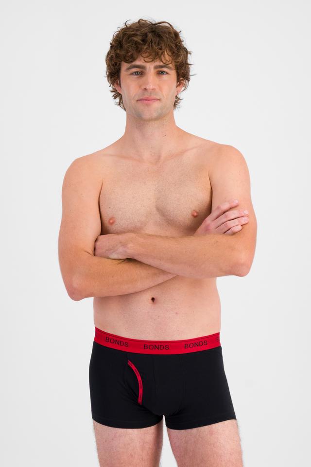 Fletcher (He/Him) wears size M and is 185cm tall with 101cm chest and 81cm waist