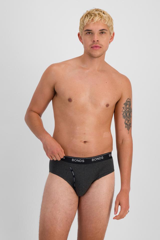 TOBIAS (He/Him) wears size M and is 187cm tall with 93cm chest and 78cm waist