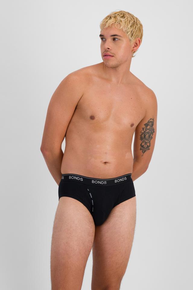 TOBIAS (He/Him) wears size M and is 187cm tall with 93cm chest and 78cm waist