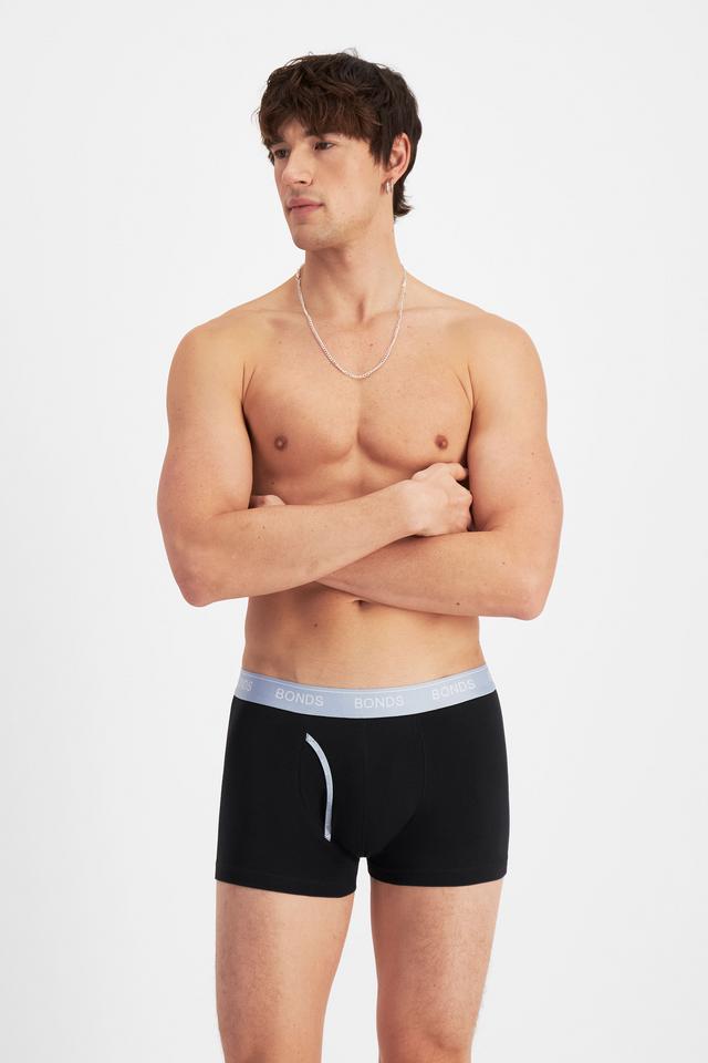 Alex (He/Him) wears size M and is 184cm tall with 98cm chest and 81cm waist