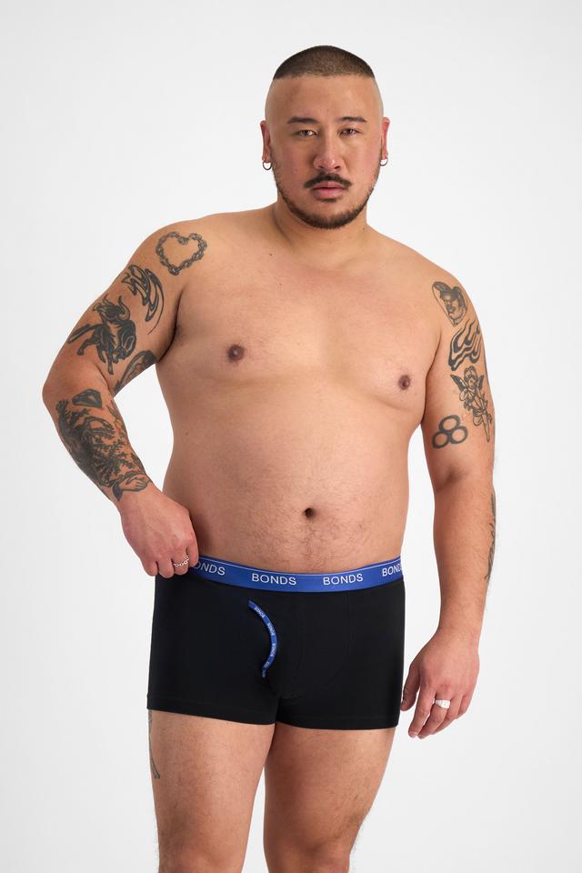 Mike (He/Him) wears size XL and is 180cm tall with 120cm chest and 96cm waist
