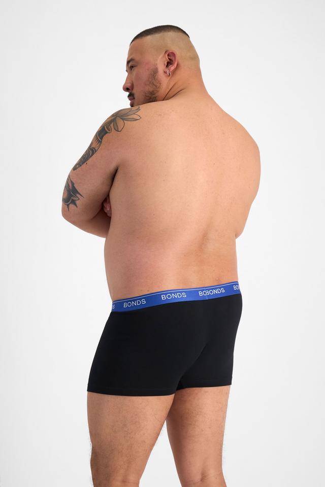 Mike (He/Him) wears size XL and is 180cm tall with 120cm chest and 96cm waist