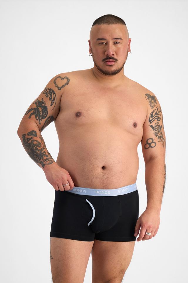 Mike (He/Him) wears size XL and is 180cm tall with 120cm chest and 96cm waist