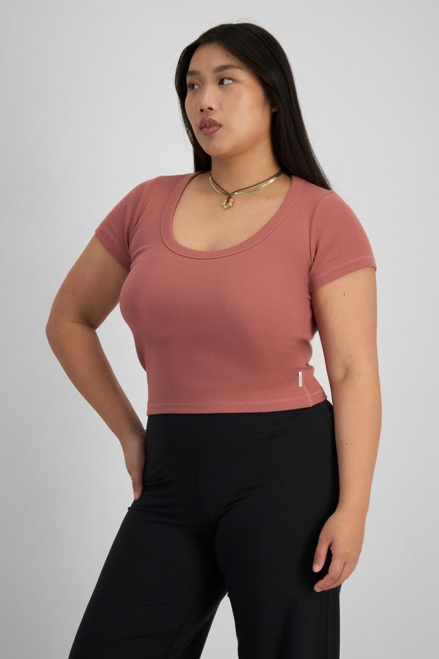 Chloe (She/Her) wears size L and is 165cm tall with 95cm chest and 78cm waist