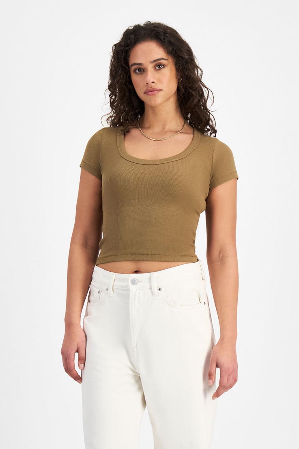 Laila (She/Her) wears size Small and is 180cm tall with 91cm chest and 74cm waist