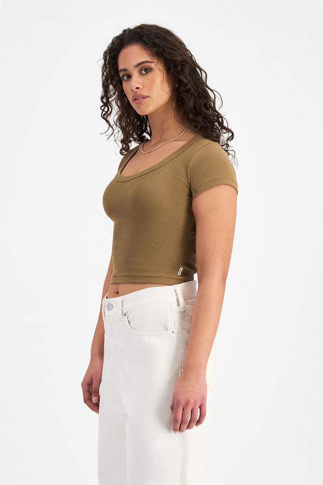 Laila (She/Her) wears size Small and is 180cm tall with 91cm chest and 74cm waist