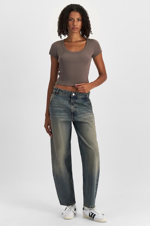 Norway (She/Her) wears size S and is 178cm tall with 82cm chest and 69cm waist