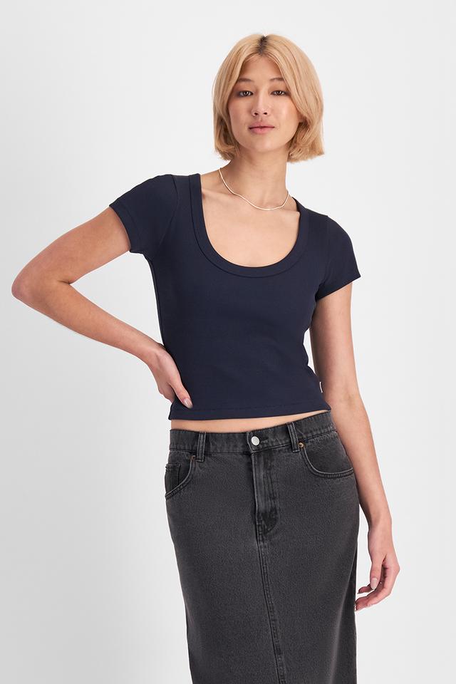 Rhiannan (She/Her) wears size 10 and is 175cm tall with cm chest and cm waist