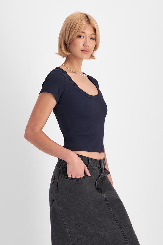 Rhiannan (She/Her) wears size 10 and is 175cm tall with cm chest and cm waist