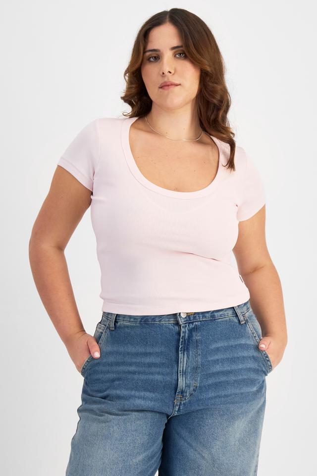 Bella (She/Her) wears size L and is 173cm tall with 95cm chest and 77cm waist