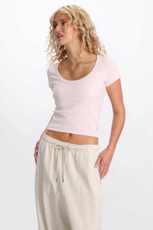 Asha (She/Her) wears size S and is 176cm tall with 82cm chest and 65cm waist