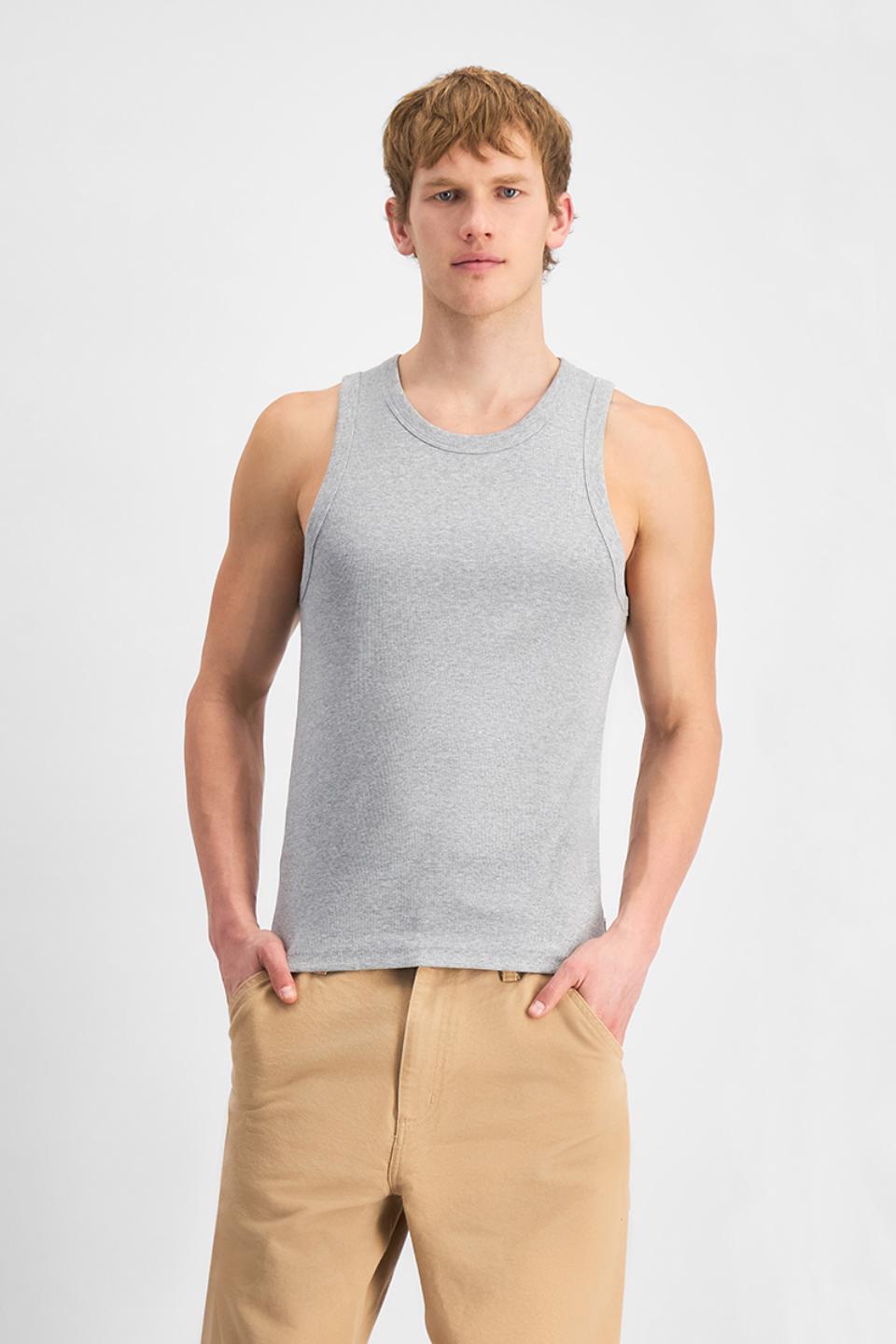 Max (He/Him) wears size M and is 189cm tall with 90cm chest and 73cm waist