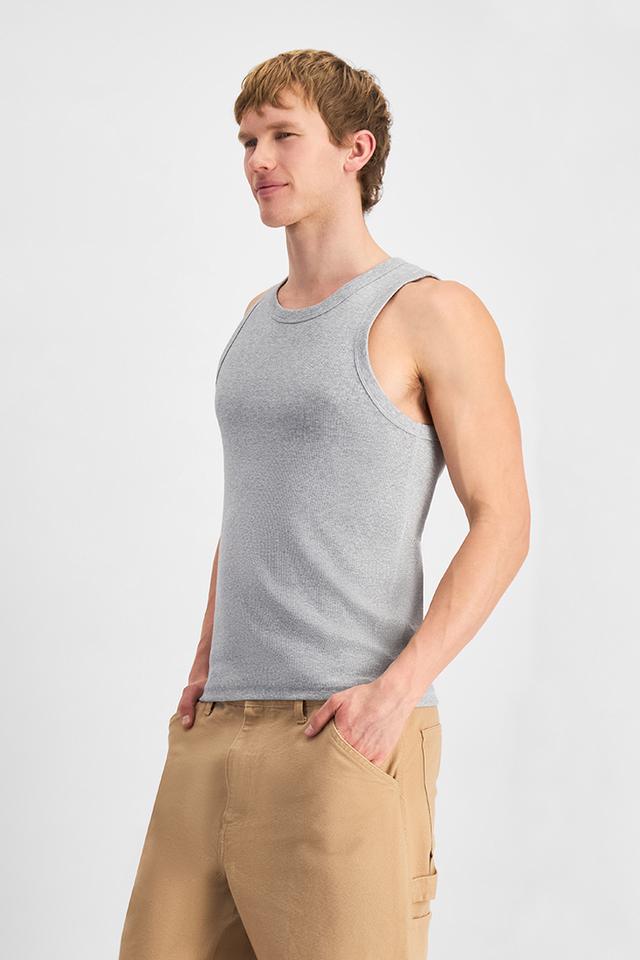 Max (He/Him) wears size M and is 189cm tall with 90cm chest and 73cm waist
