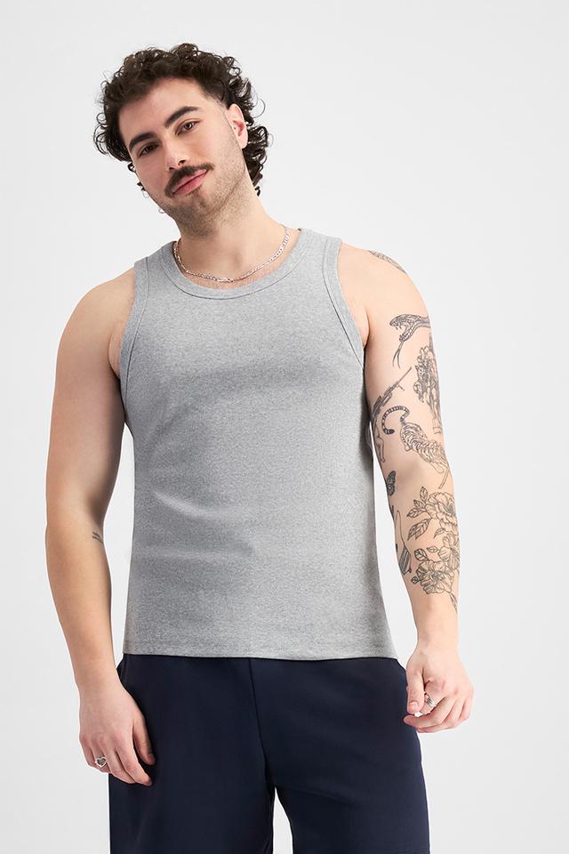 Sam (He/Him) wears size XL and is 178cm tall with 112cm chest