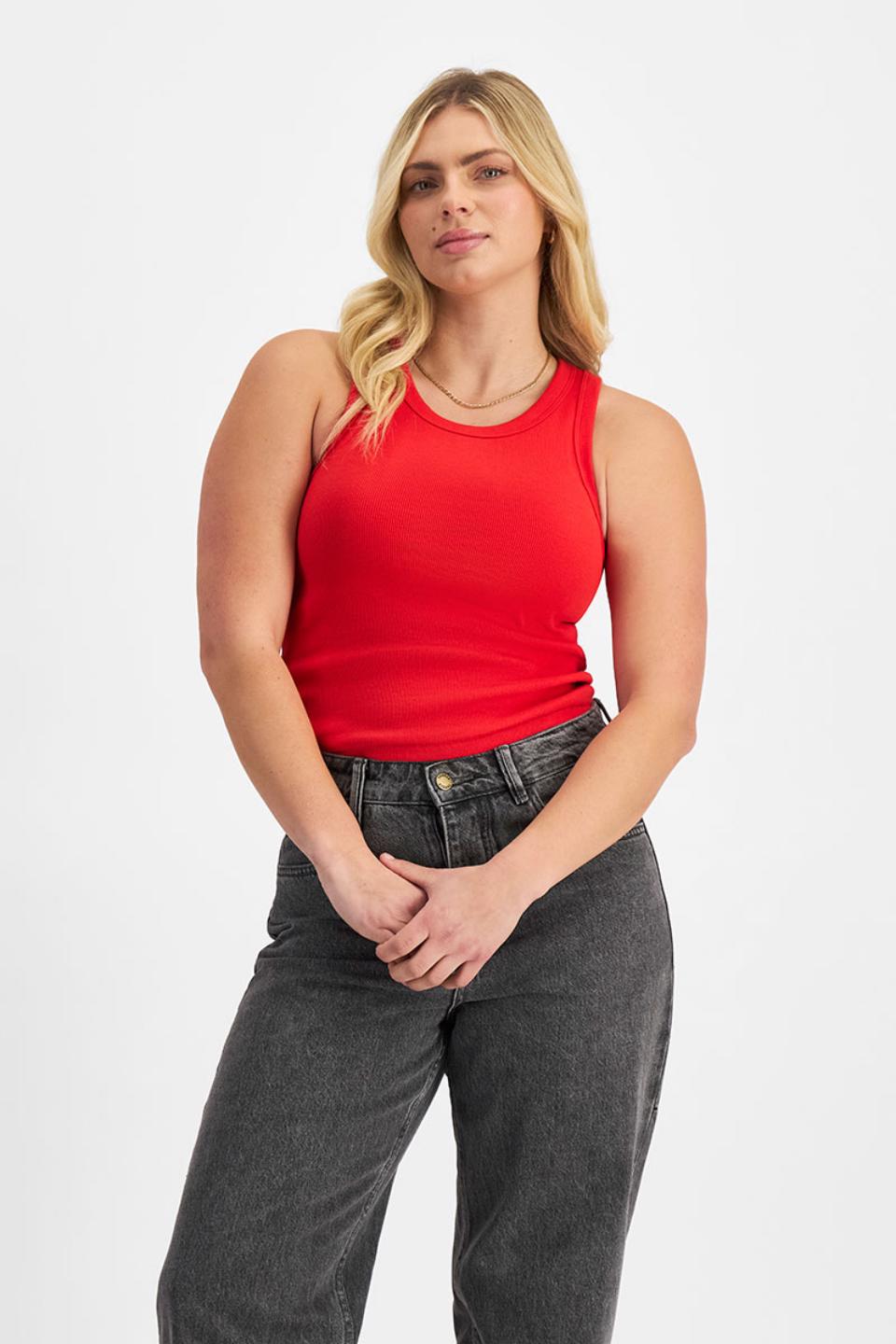 Zoe (She/Her) wears size Large and is 170cm tall with 98cm chest and 85cm waist