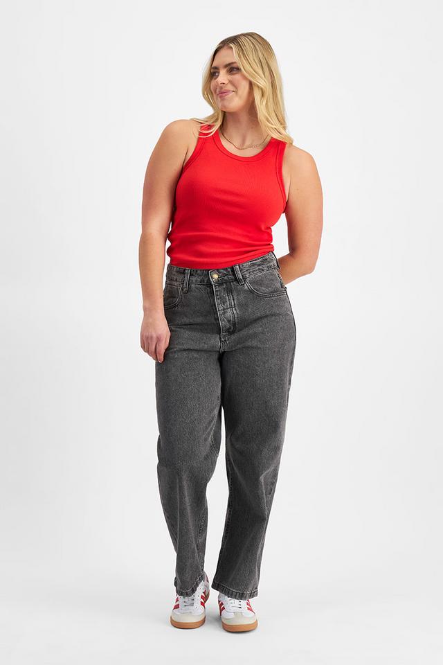 Zoe (She/Her) wears size Large and is 170cm tall with 98cm chest and 85cm waist