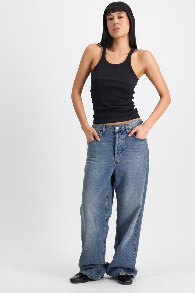 Nancy (She/Her) wears size S and is 170cm tall with 82cm chest and 64cm waist