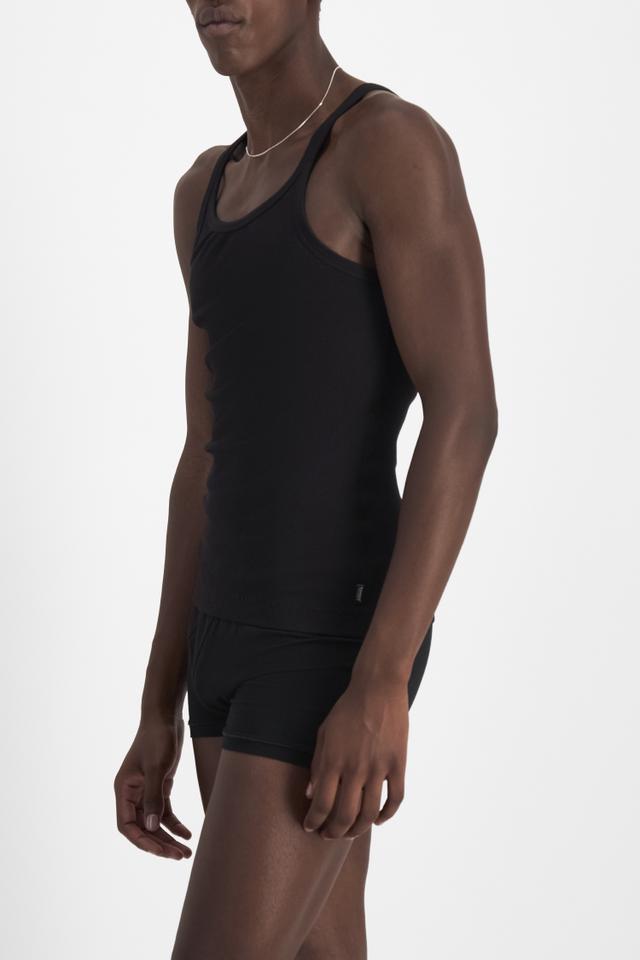 Emmanuel (He/Him) wears size M and is 182cm tall with 93cm chest and 73cm waist
