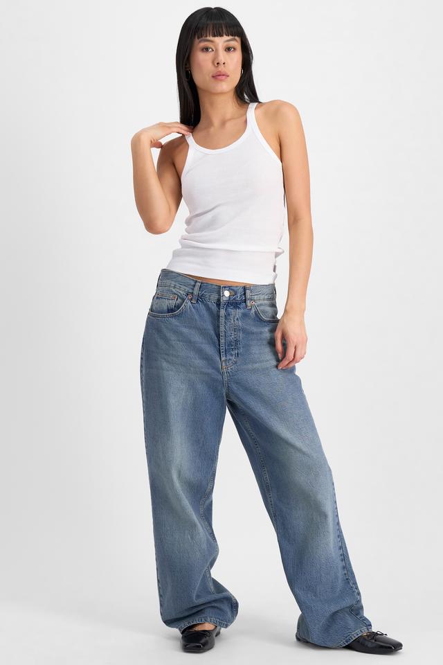 Nancy (She/Her) wears size S and is 170cm tall with 82cm chest and 64cm waist