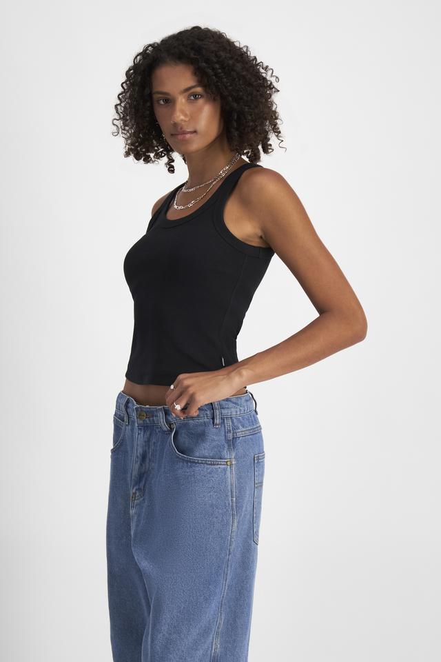 Norway (She/Her) wears size S and is 178cm tall with 82cm chest and 69cm waist