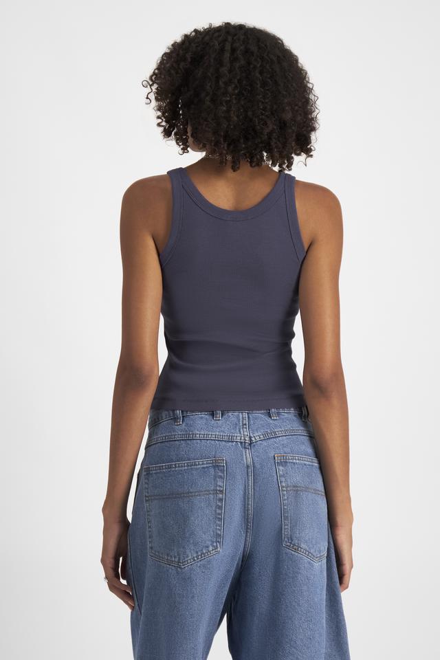 Norway (She/Her) wears size S and is 178cm tall with 82cm chest and 69cm waist