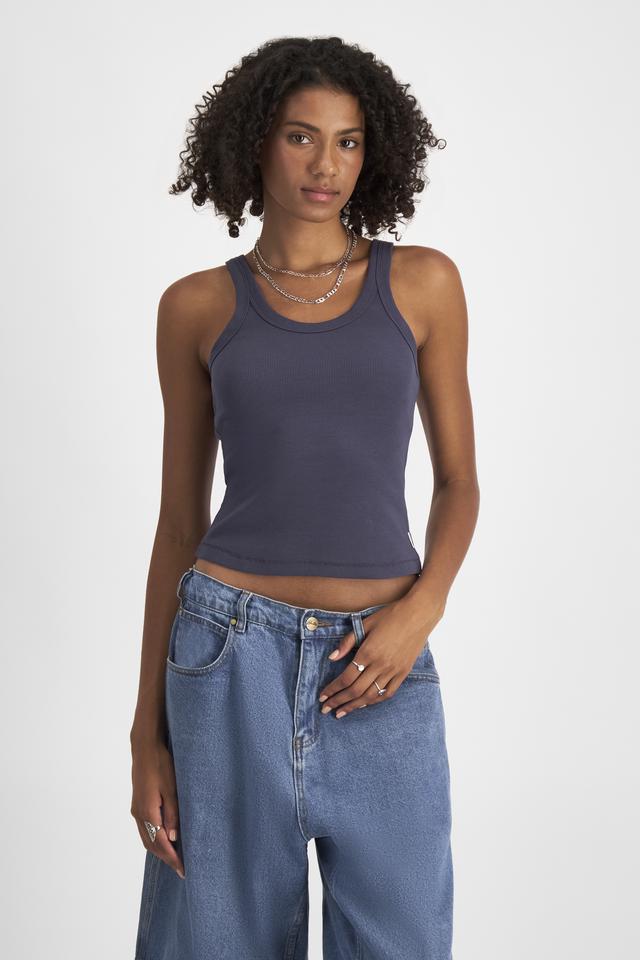 Norway (She/Her) wears size S and is 178cm tall with 82cm chest and 69cm waist