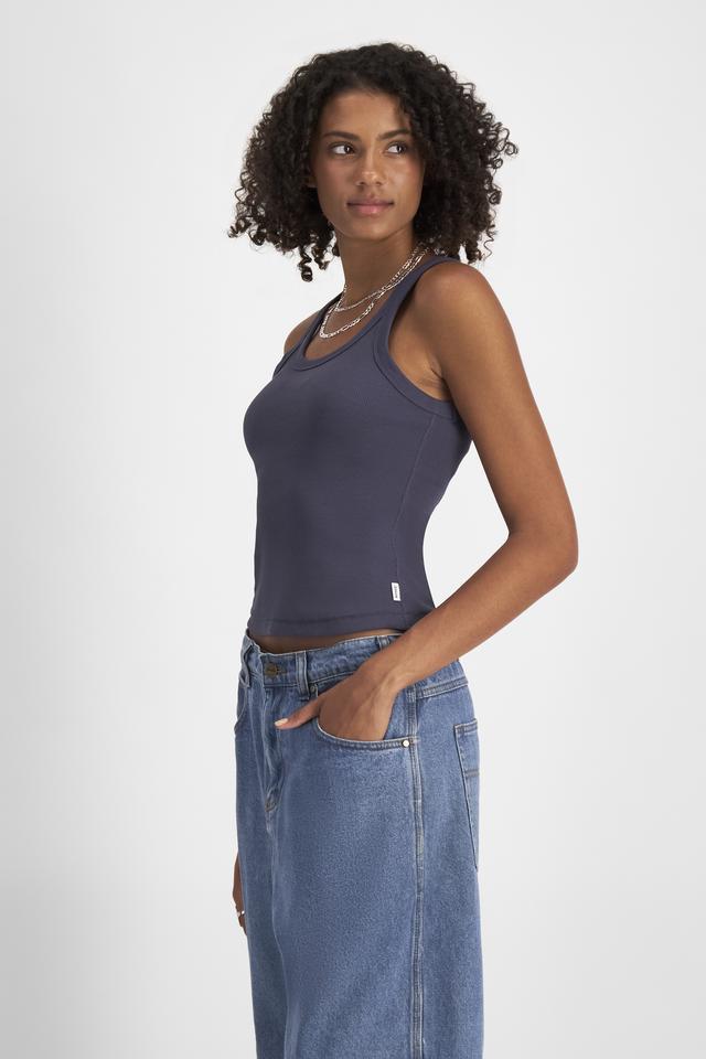 Norway (She/Her) wears size S and is 178cm tall with 82cm chest and 69cm waist