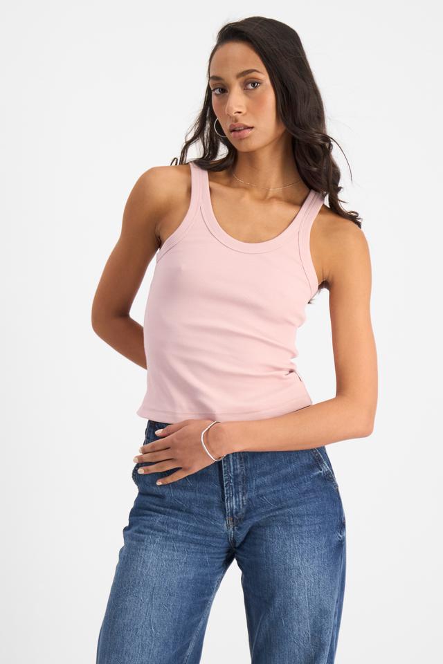 Pepe (She/Her) wears size S and is 177cm tall with 80cm chest and 67cm waist