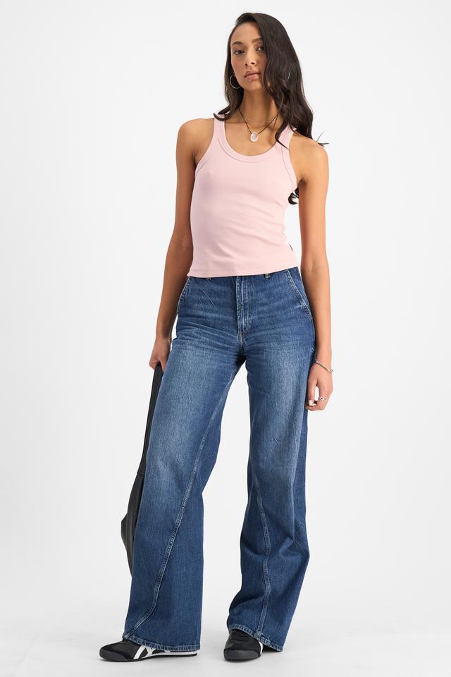 Pepe (She/Her) wears size S and is 177cm tall with 80cm chest and 67cm waist