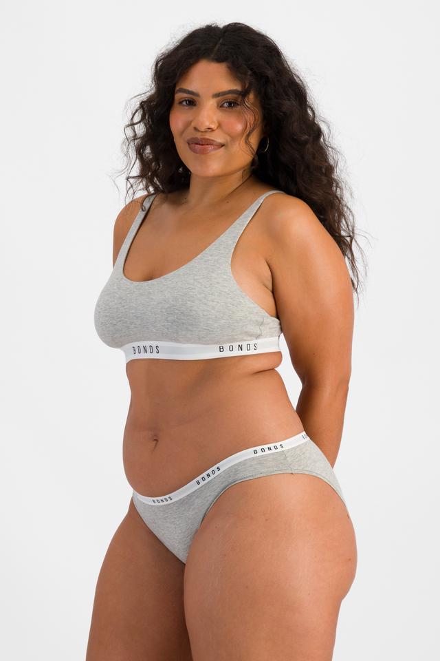 Laura (She/Her) wears size 14 and is 165cm tall with 94cm chest and 76cm waist