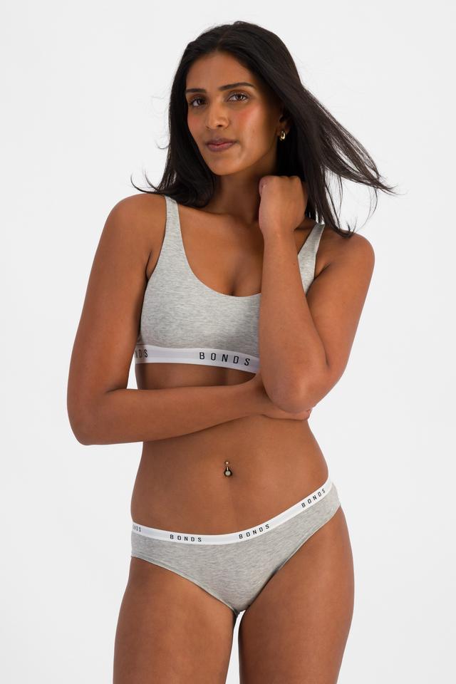 NAYA (She/Her) wears size 12 and is 174cm tall with 80cm chest and 63cm waist