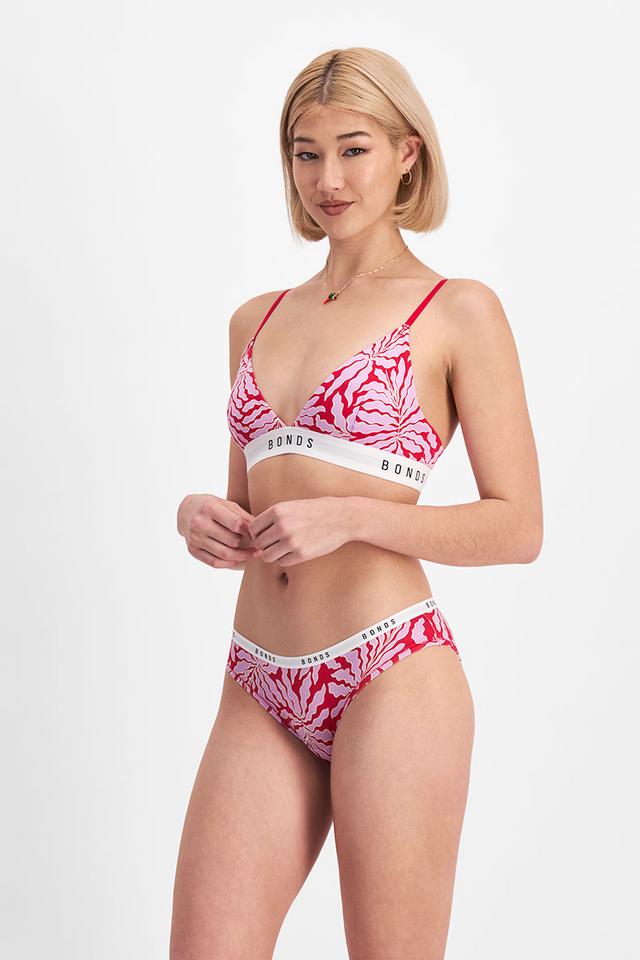 Rhiannan (She/Her) wears size 10 and is 175cm