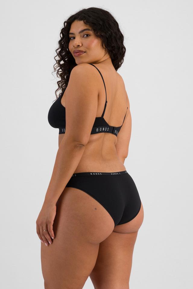 Laura (She/Her) wears size 14 and is 165cm tall with 94cm chest and 76cm waist