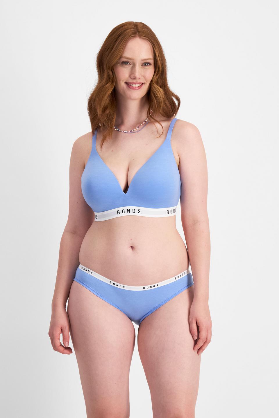 Martine (She/Her) wears size 14 and is 175cm tall with 82cm chest and 76cm waist