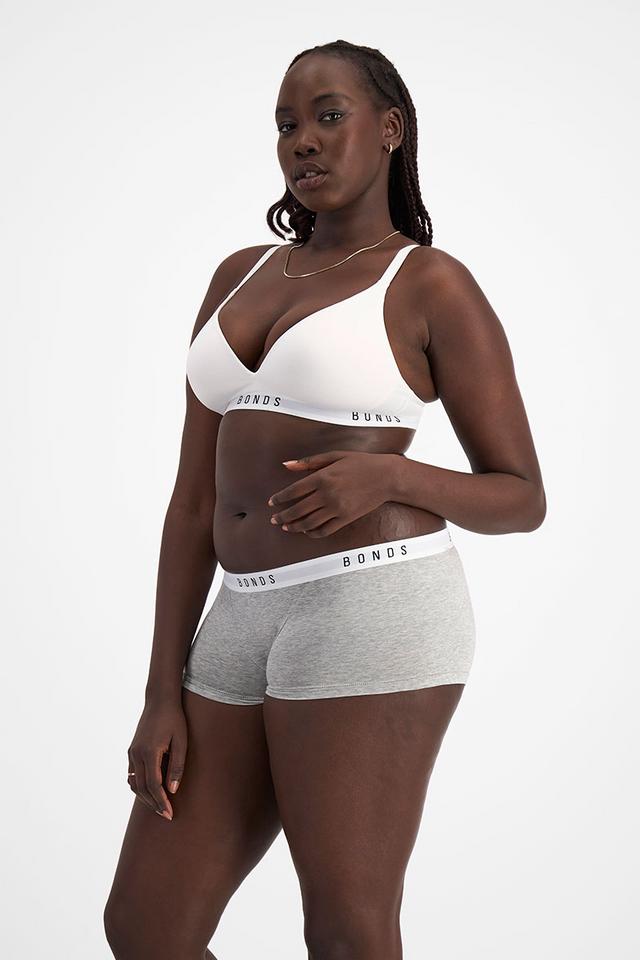 Victoria (She/Her) wears size 14 and is 178cm tall with 96cm chest and 78cm waist