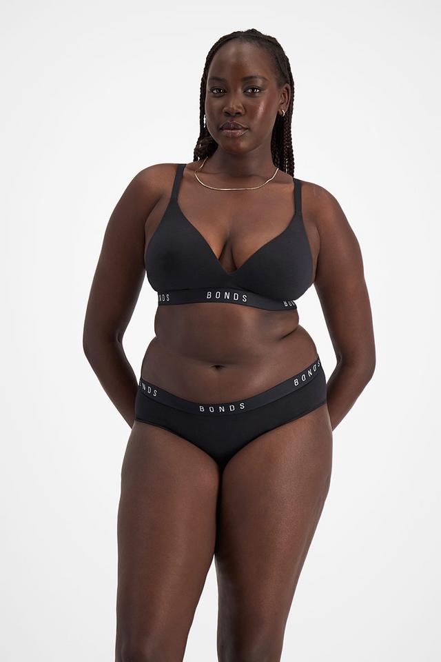 Victoria (She/Her) wears size 14 and is 178cm tall with 96cm chest and 78cm waist
