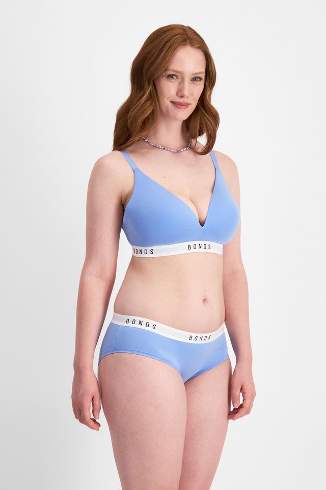Martine (She/Her) wears size 14 and is 175cm tall with 82cm chest and 76cm waist
