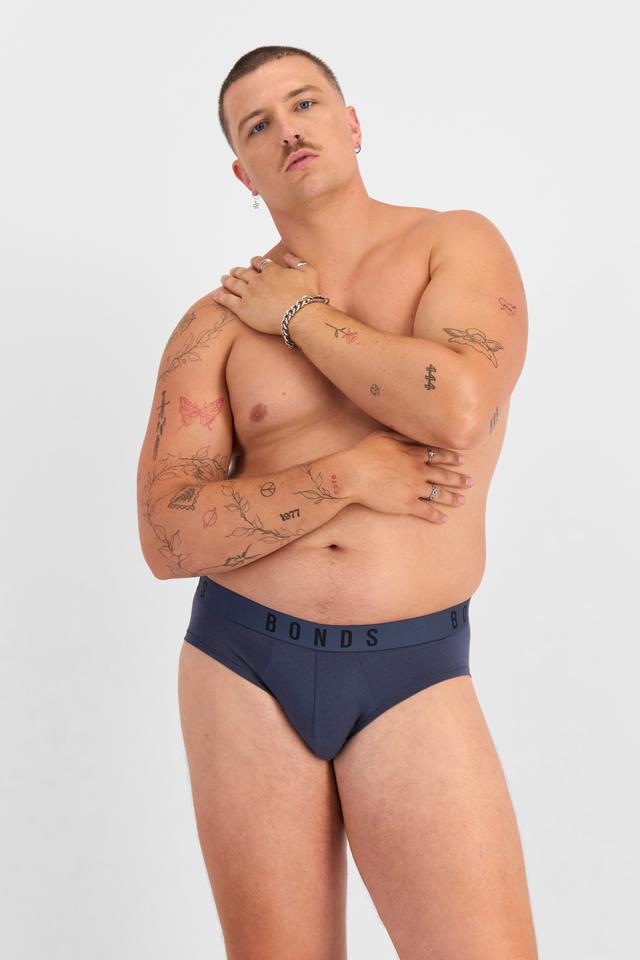 Jake (He/Him) wears size XL and is 195cm tall with 115.57cm chest and 106.68cm waist