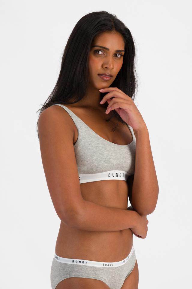 NAYA (She/Her) wears size 12 and is 174cm tall with 80cm chest and 63cm waist