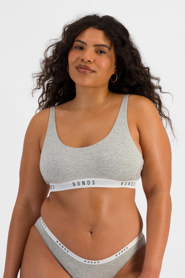 Laura (She/Her) wears size 14 and is 165cm tall with 94cm chest and 76cm waist