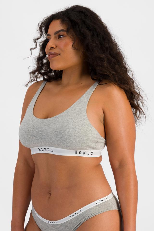 Laura (She/Her) wears size 14 and is 165cm tall with 94cm chest and 76cm waist