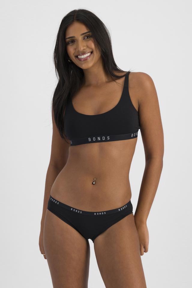 NAYA (She/Her) wears size 12 and is 174cm tall with 80cm chest and 63cm waist