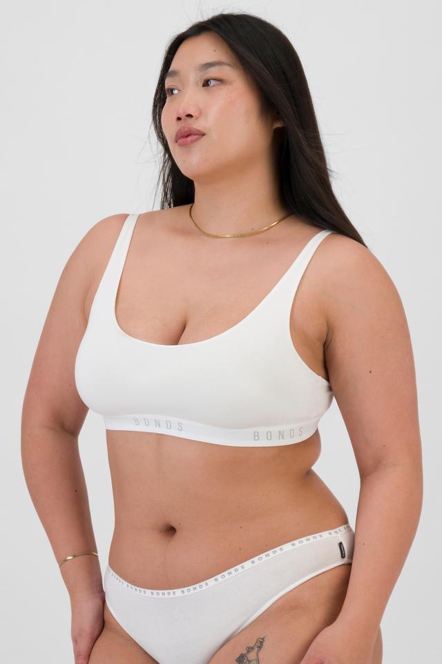 Chloe (She/Her) wears size 14 and is 165cm tall with 95cm chest and 78cm waist