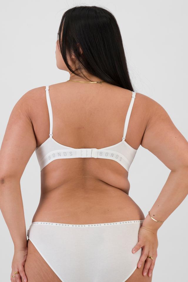 Chloe (She/Her) wears size 14 and is 165cm tall with 95cm chest and 78cm waist