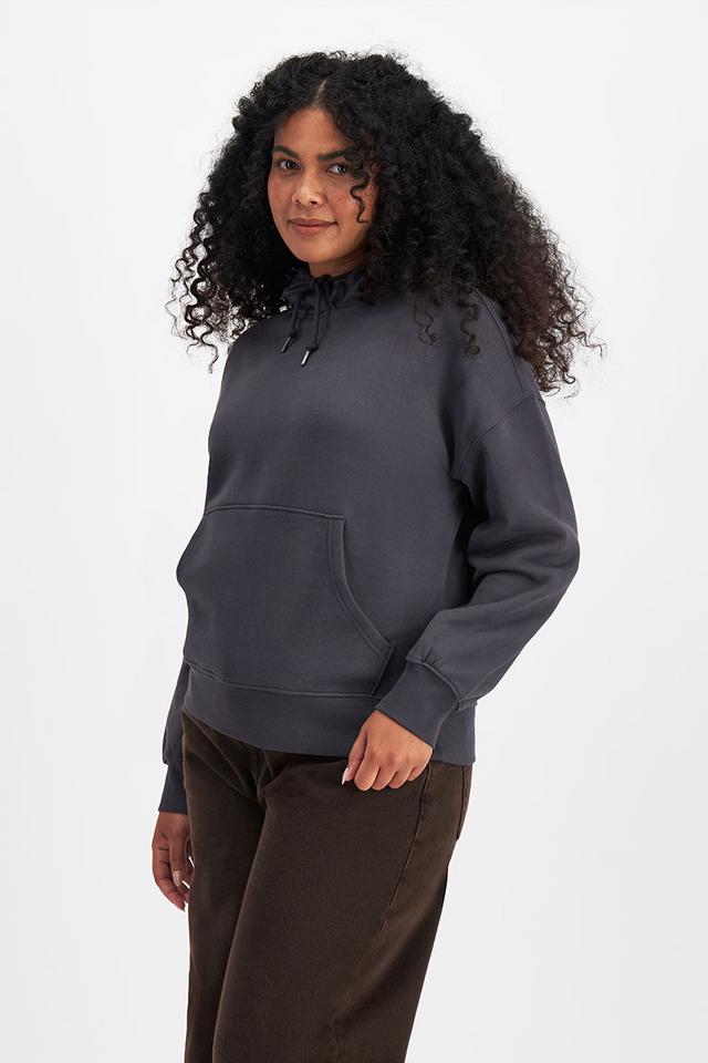 Larissa (She/Her) wears size Large and is 170.18cm tall with 90.17cm chest and 79.756cm waist