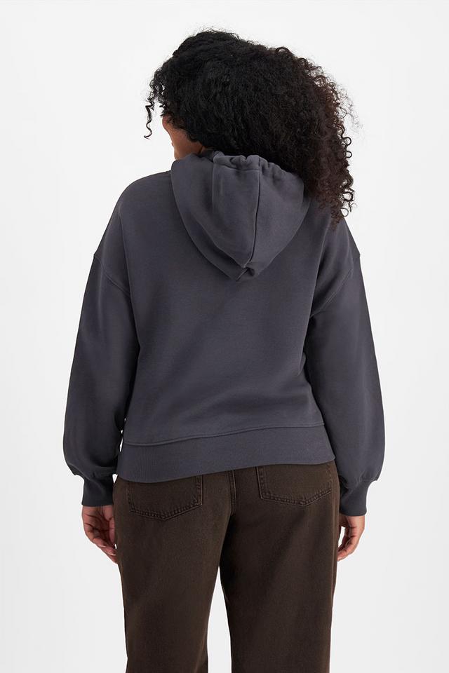 Larissa (She/Her) wears size Large and is 170.18cm tall with 90.17cm chest and 79.756cm waist