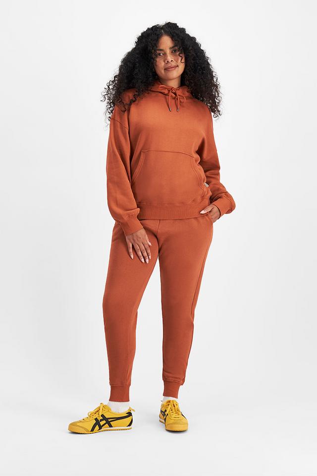 Larissa (She/Her) wears size Large and is 170.18cm tall with 90.17cm chest and 79.756cm waist