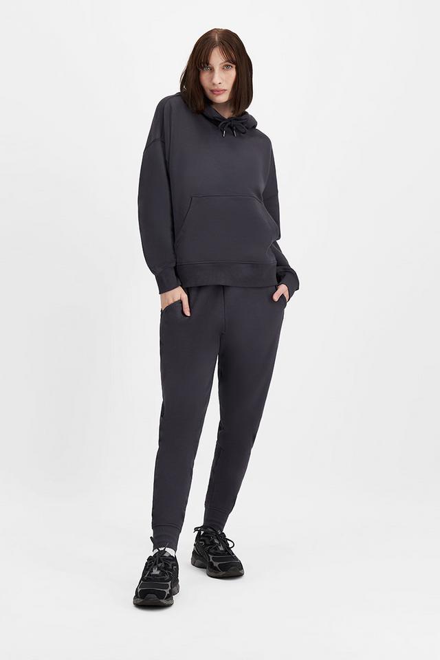 Clementine (They/Them) wears size S and is 170cm tall with 86cm chest and 64cm waist