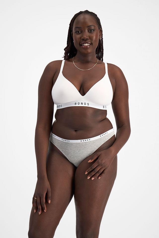 Victoria (She/Her) wears size 14 and is 178cm tall with 96cm chest and 78cm waist