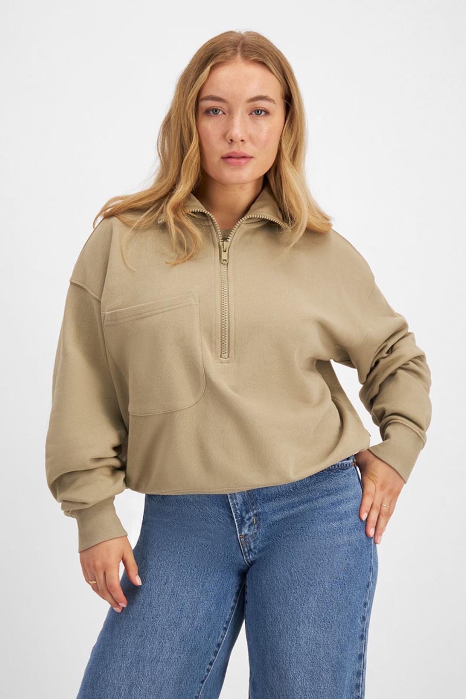 Taylor (She/Her) wears size Large and is 161cm tall with 98cm chest and 74cm waist
